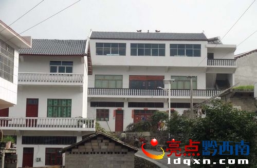圖為長(zhǎng)田實(shí)施新農(nóng)村建設(shè)細(xì)汆村建成的漂亮樓房.jpg