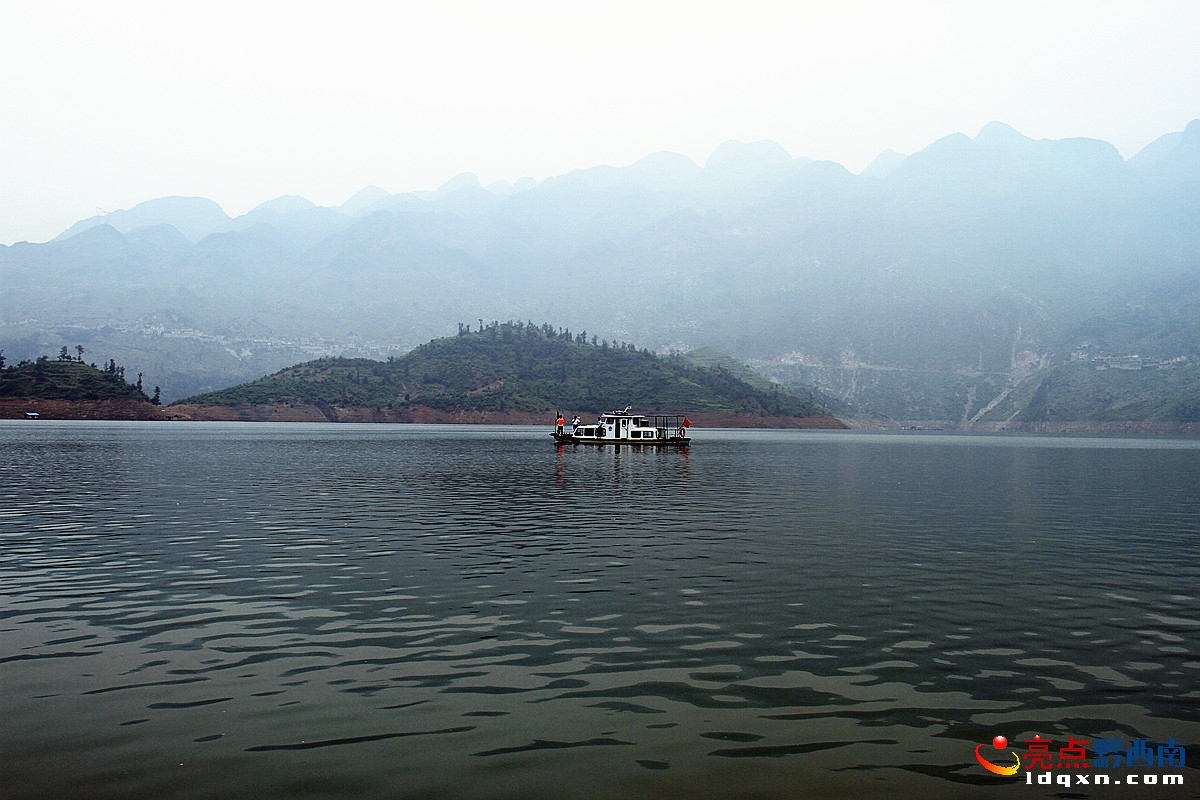 船在畫中游.jpg