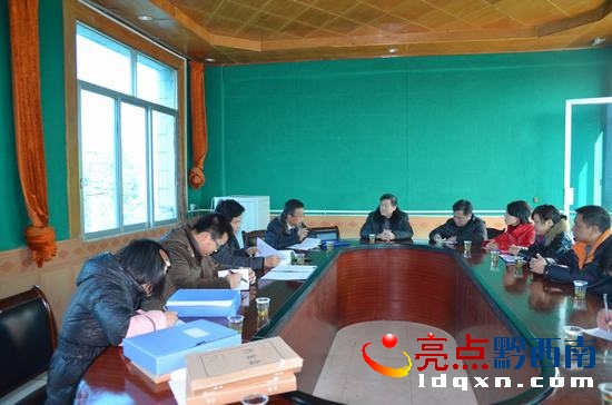 檢查驗收組指導南盤江鎮(zhèn)平安創(chuàng)建工作.JPG