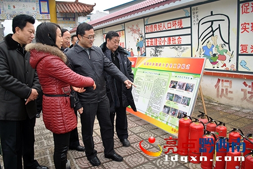 普安南湖社區(qū)消防建設(shè)受到陳鳴明副省長的肯定.JPG