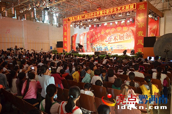 我縣2015年中小學(xué)暨中職學(xué)生藝術(shù)展演活動舉行 (3).jpg