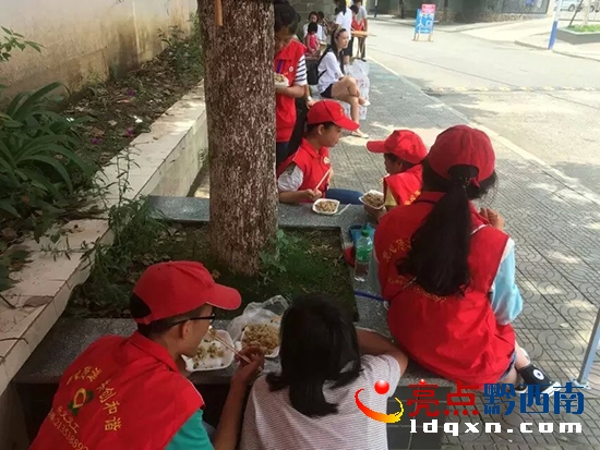 義工們中午的生活.jpg