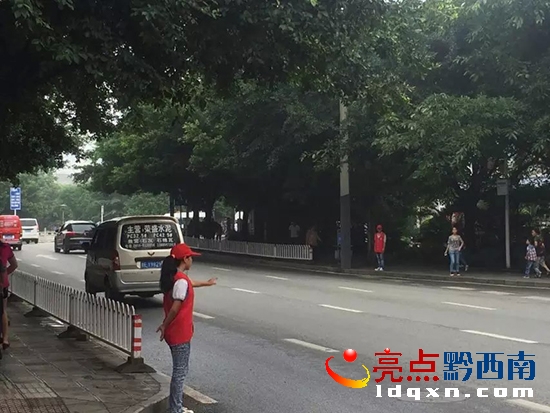 同志，請(qǐng)走斑馬線！.jpg