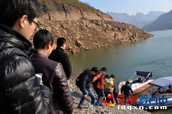 到北盤江光照湖乘船考察旅游資源(陳亞林?jǐn)z影).JPG