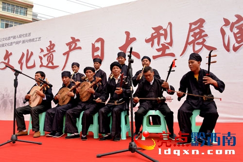 安谷布依族小打音樂(lè)演奏（陳亞林?jǐn)z影）.JPG