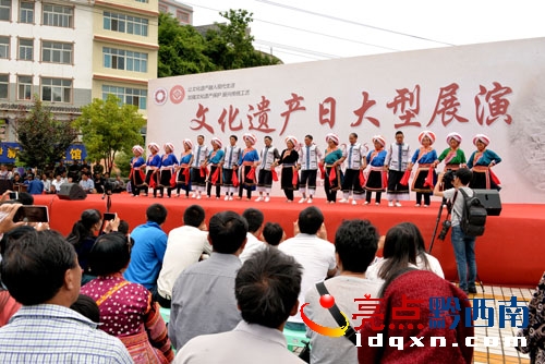 三寶彝族舞蹈《阿妹戚托》展示展演（陳亞林?jǐn)z影）.JPG