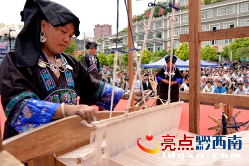 光照布依族織布（服飾）展示展演（陳亞林?jǐn)z影）.JPG