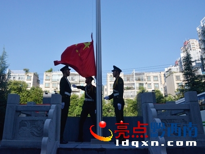 圖為升旗現(xiàn)場3.jpg