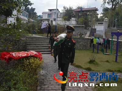 圖為慰問現(xiàn)場(chǎng)1.jpg
