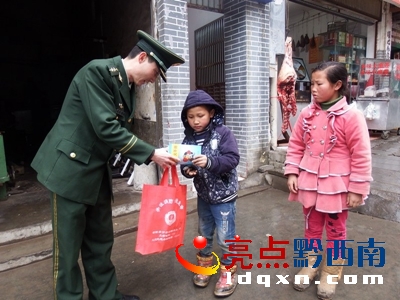 圖為宣傳現(xiàn)場1.jpg