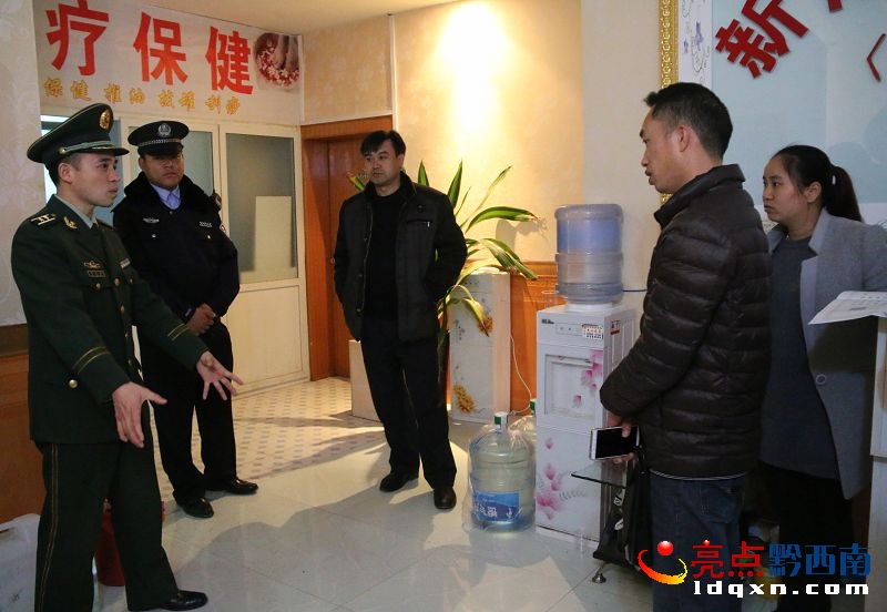 聯(lián)合檢查組正在足浴店開展消防安全檢查2.jpg