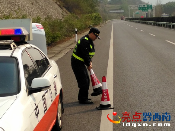 擺放警示標(biāo)志.jpg