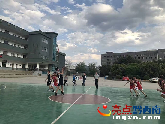 興義市豐都中學舉行春季學生籃球運動會圖2.jpg