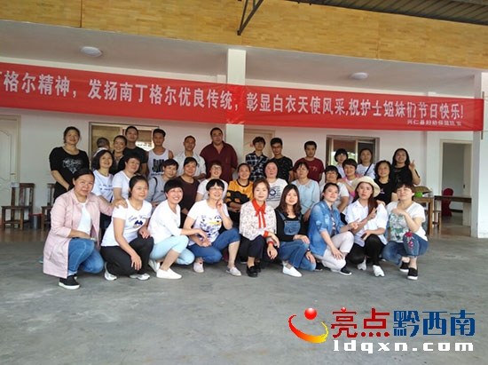 趣味活動(dòng)職工合影.jpg