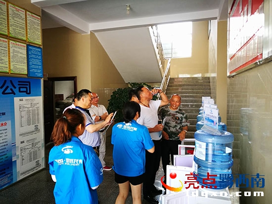 品嘗不同規(guī)格的水.jpg