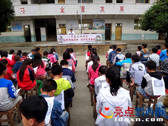 (圖為:“中醫(yī)流動課堂”開課現(xiàn)場) (2).JPG