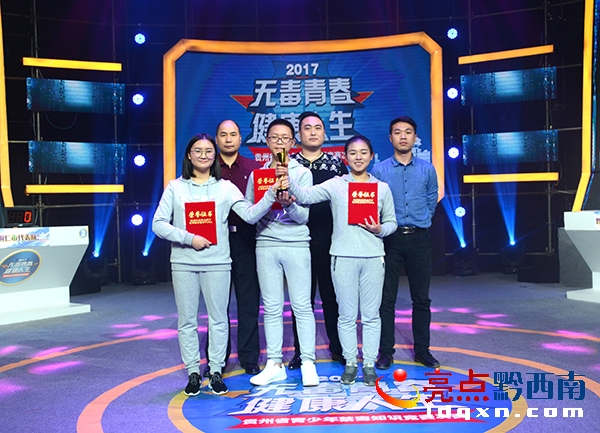 合影留念。