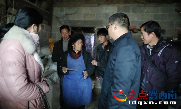 興義供電局深入安龍縣半坡村慰問貧困戶助力脫貧攻堅剪影(盧關文 攝) (10).jpg