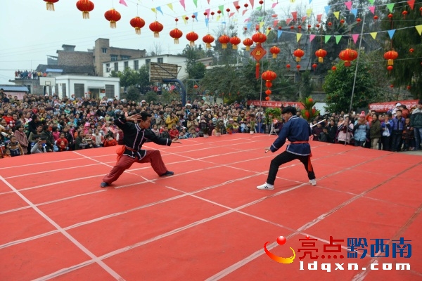 13.武術(shù)表演《苗族風云》.表演李磊.JPG