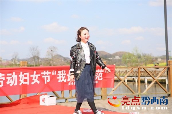 時(shí)尚裝展示.JPG