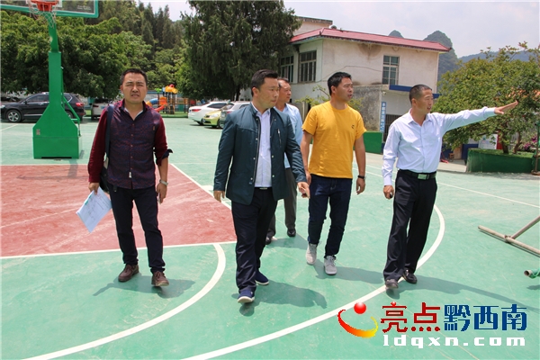 在普硐小學(xué)督查現(xiàn)場.JPG