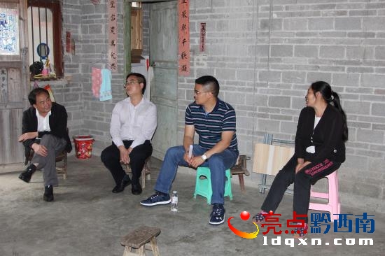 興義市移民局走訪搬遷對象因戶施策.JPG